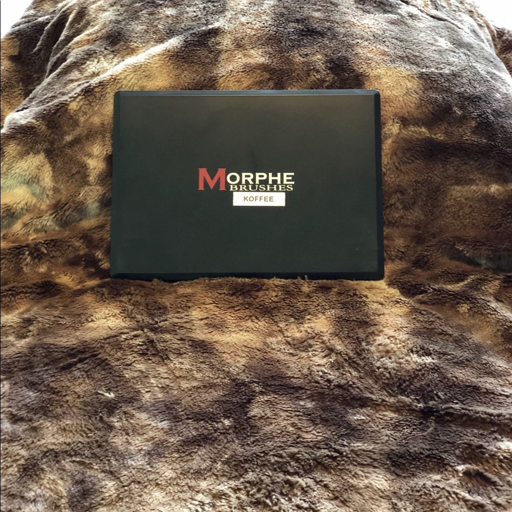 Morphe eyeshadow pallet in “Koffee”